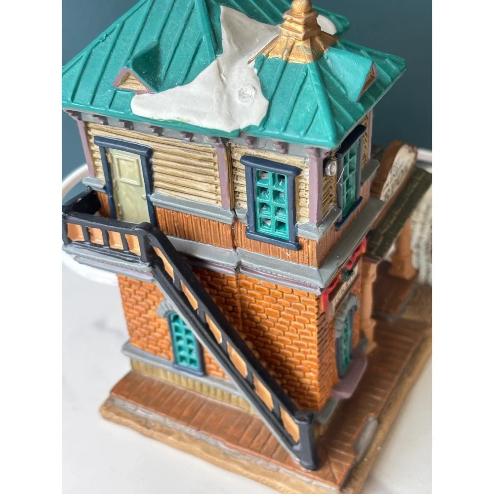 Vintage Caddington West End Depot Christmas Village Lighted Train Station‎